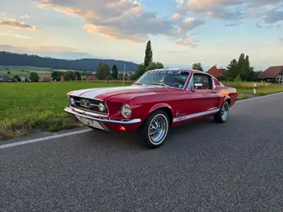 Ford Mustang GT390 Restomod Big Block Fastback 1967 — Muscle car légendaire restaurée — Außenansicht