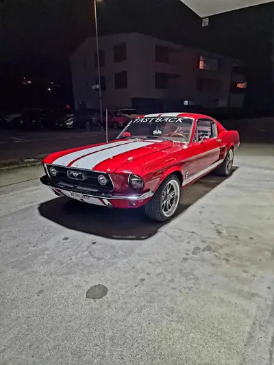 Ford Mustang GT390 Restomod Big Block Fastback 1967 — Muscle car légendaire restaurée — Miniatur 9