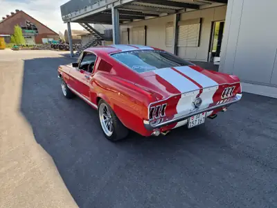 Ford Mustang GT390 Restomod Big Block Fastback 1967 — Muscle car légendaire restaurée — Miniatur 10