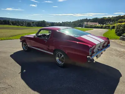 Ford Mustang GT390 Restomod Big Block Fastback 1967 — Muscle car légendaire restaurée — Miniatur 15