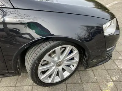 VW Passat Variant R36 4Motion — Break sportif 300 ch, transmission intégrale et équipements premium — fianco