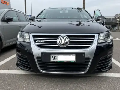 VW Passat Variant R36 4Motion — Break sportif 300 ch, transmission intégrale et équipements premium — vista esterna