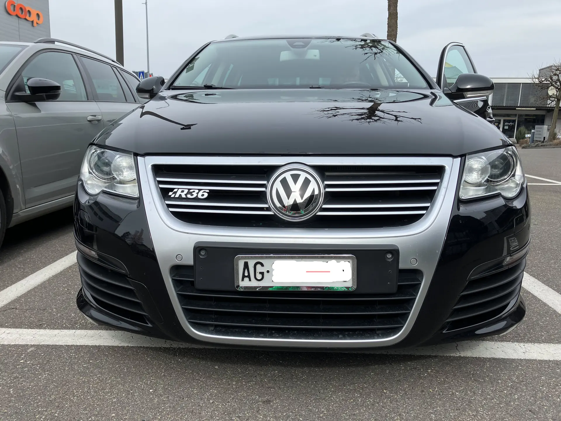 VW Passat Variant R36 4Motion — Break sportif 300 ch, transmission intégrale et équipements premium — vista esterna