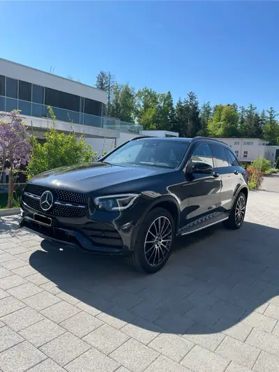 Mercedes-Benz GLC 300 e AMG Line — SUV hybride rechargeable, 110'000 km — exterior view