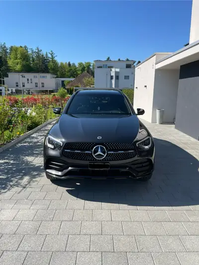 Mercedes-Benz GLC 300 e AMG Line — SUV hybride rechargeable, 110'000 km — side view