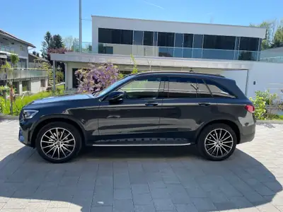 Mercedes-Benz GLC 300 e AMG Line — SUV hybride rechargeable, 110'000 km — rear view