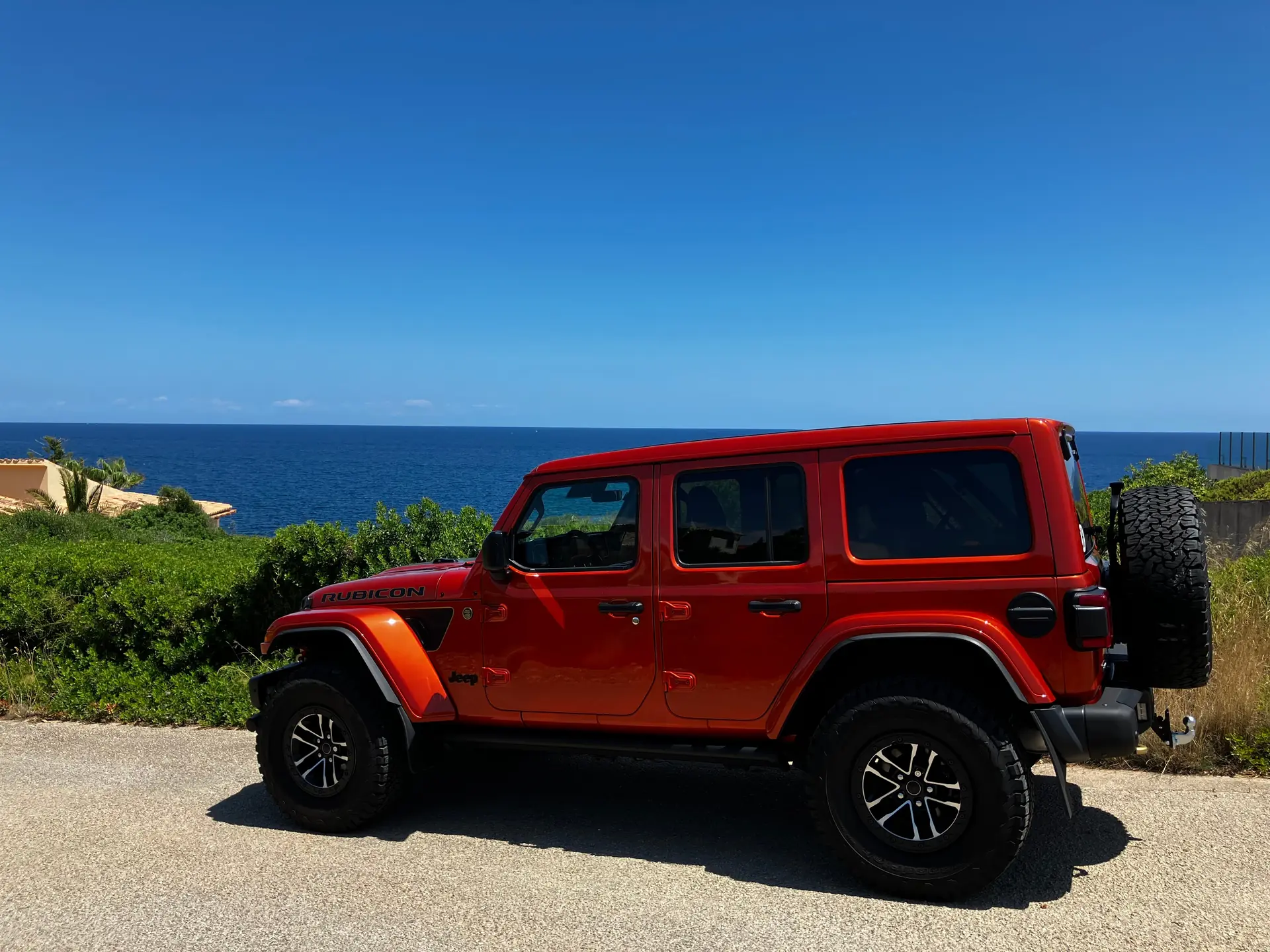 Jeep Wrangler Rubicon Recon Xtreme 2024 — One of One, 4x4 légendaire orange métallisé — Außenansicht