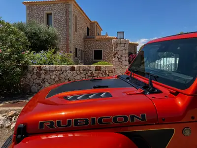 Jeep Wrangler Rubicon Recon Xtreme 2024 — One of One, 4x4 légendaire orange métallisé — arrière