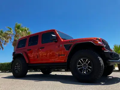 Jeep Wrangler Rubicon Recon Xtreme 2024 — One of One, 4x4 légendaire orange métallisé — intérieur