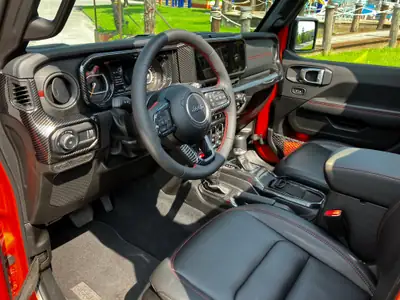 Jeep Wrangler Rubicon Recon Xtreme 2024 — One of One, 4x4 légendaire orange métallisé — tableau de bord