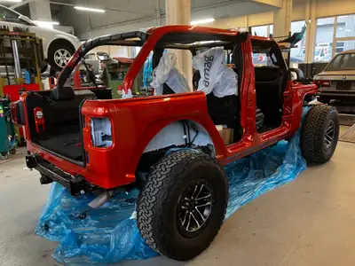 Jeep Wrangler Rubicon Recon Xtreme 2024 — One of One, 4x4 légendaire orange métallisé — Miniature 18