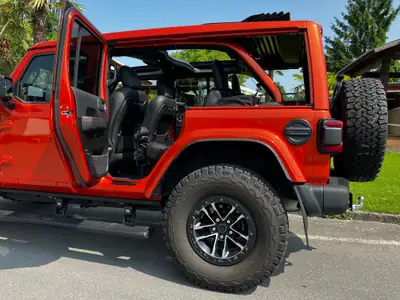 Jeep Wrangler Rubicon Recon Xtreme 2024 — One of One, 4x4 légendaire orange métallisé — Miniature 26