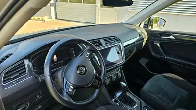 VW Tiguan Allspace 2.0 TSI 190 ch — 7 places, tout-terrain 4Motion, moteur puissant — Miniature 18