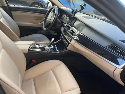 BMW 528 xDrive 2011 — Berline de prestige, motricité intégrale et kilométrage modéré — Innenraum