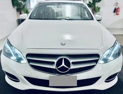 Mercedes-Benz E 200 BlueTEC Avantgarde — Berline diesel efficace, 215'000 km, sans sinistre — vista esterna