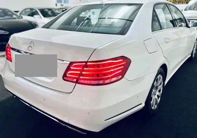 Mercedes-Benz E 200 BlueTEC Avantgarde — Berline diesel efficace, 215'000 km, sans sinistre — dettaglio