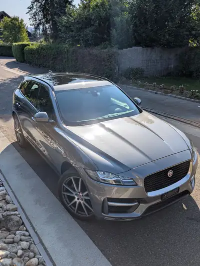 Jaguar F-Pace 3.0 TD R-Sport AWD — SUV premium diesel, 86'000 km, sans sinistre — vista esterna