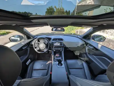 Jaguar F-Pace 3.0 TD R-Sport AWD — SUV premium diesel, 86'000 km, sans sinistre — cruscotto