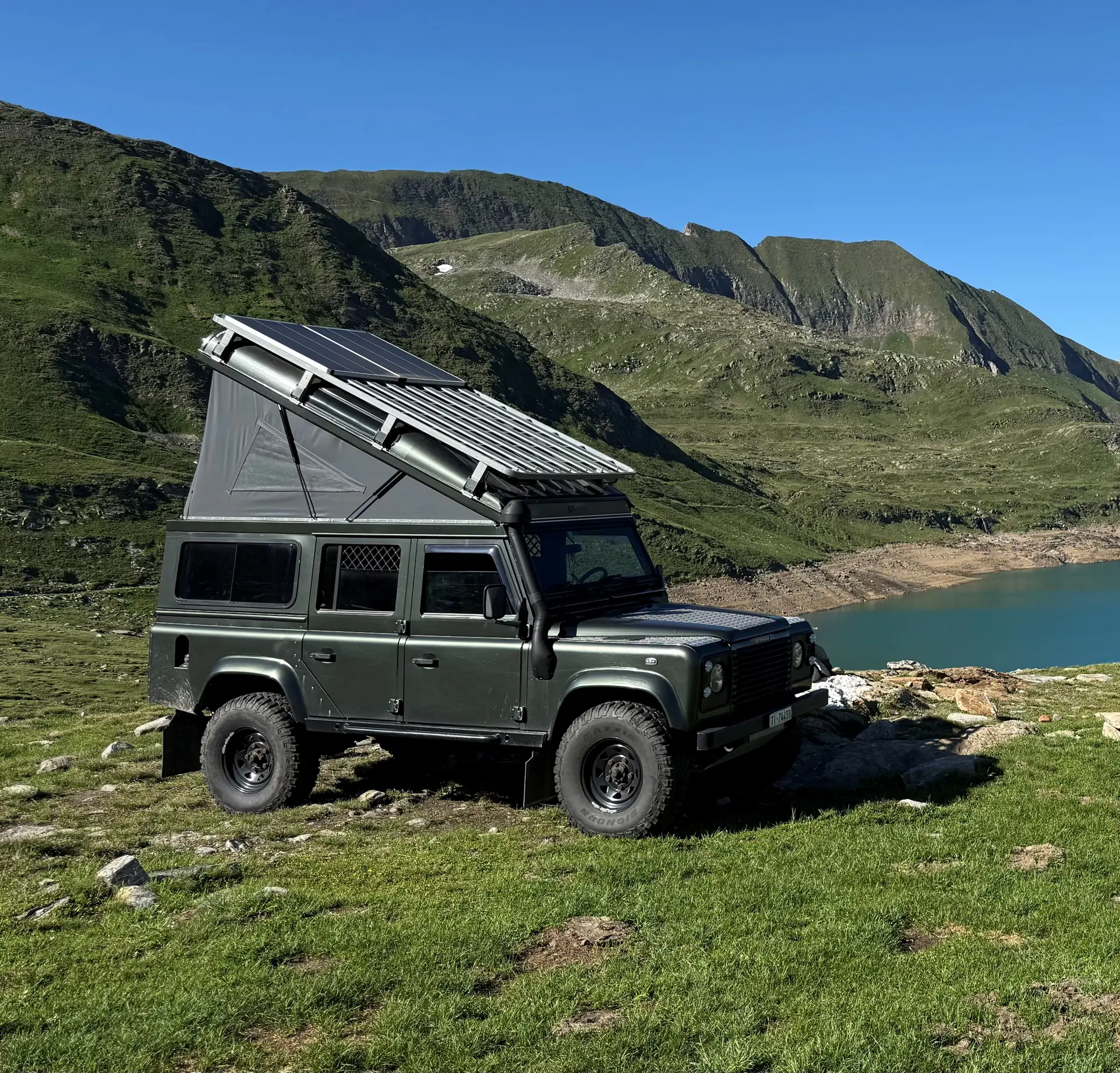 Land Rover Defender 110 SW — Le 4x4 incontournable, 9 places et moteur Td5 fiable — Außenansicht