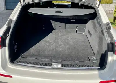 Mercedes-Benz E 400 AMG Line 4Matic — Berline élégante, 333 ch et transmission 9G-Tronic — Miniatura 7