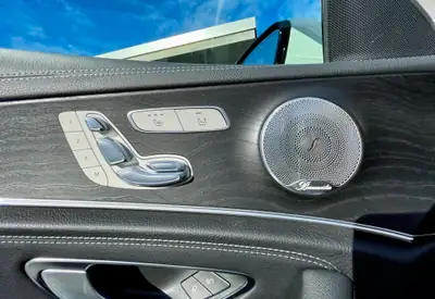 Mercedes-Benz E 400 AMG Line 4Matic — Berline élégante, 333 ch et transmission 9G-Tronic — Miniatura 9