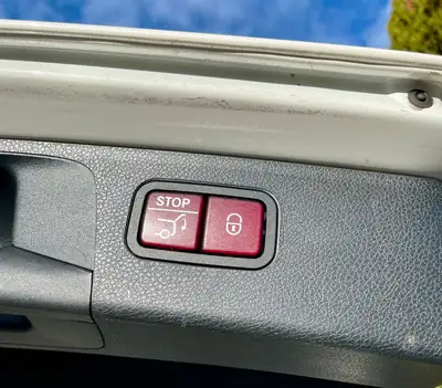 Mercedes-Benz E 400 AMG Line 4Matic — Berline élégante, 333 ch et transmission 9G-Tronic — Miniatura 8