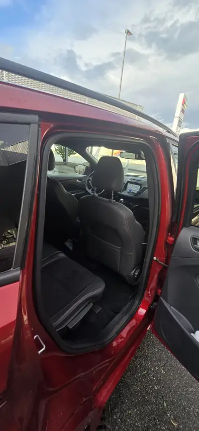 Ford Kuga 2.0 TDCi ST Line High 4WD — SUV robuste, 69'000 km, motorisation diesel performante — Miniatura 8