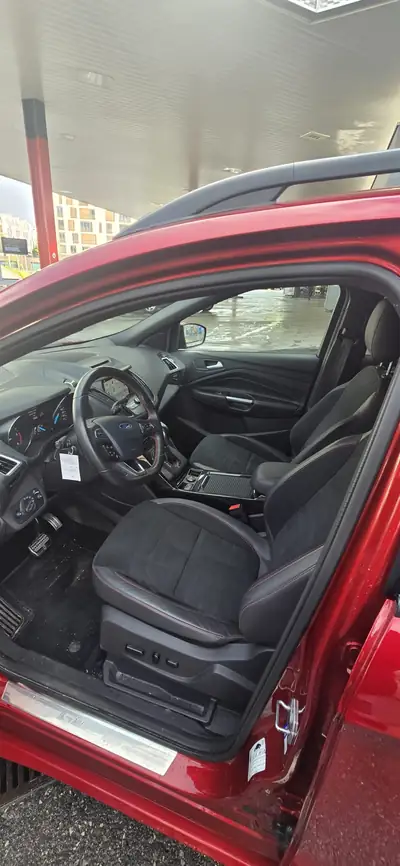 Ford Kuga 2.0 TDCi ST Line High 4WD — SUV robuste, 69'000 km, motorisation diesel performante — Miniatura 10