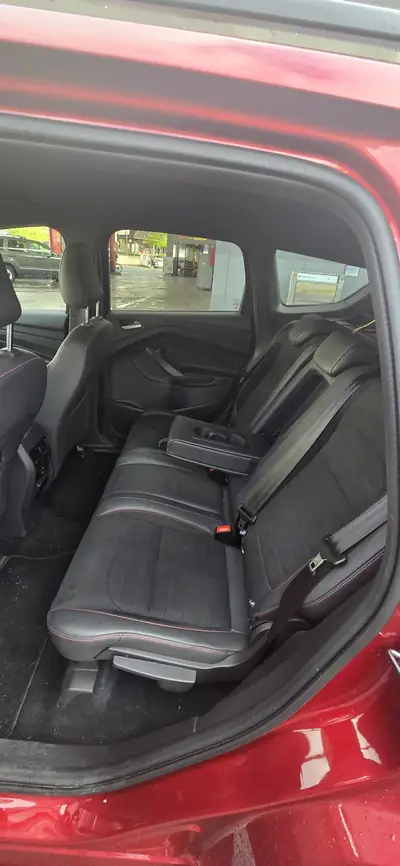 Ford Kuga 2.0 TDCi ST Line High 4WD — SUV robuste, 69'000 km, motorisation diesel performante — Miniatura 11