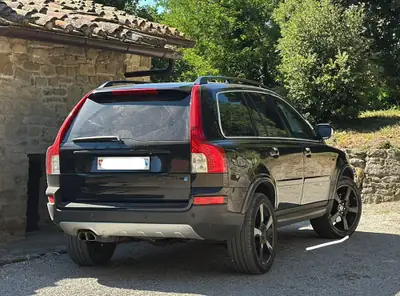 Volvo XC90 V8 AWD Sport — Le dernier V8 suédois, impeccable et régulièrement entretenu — fianco