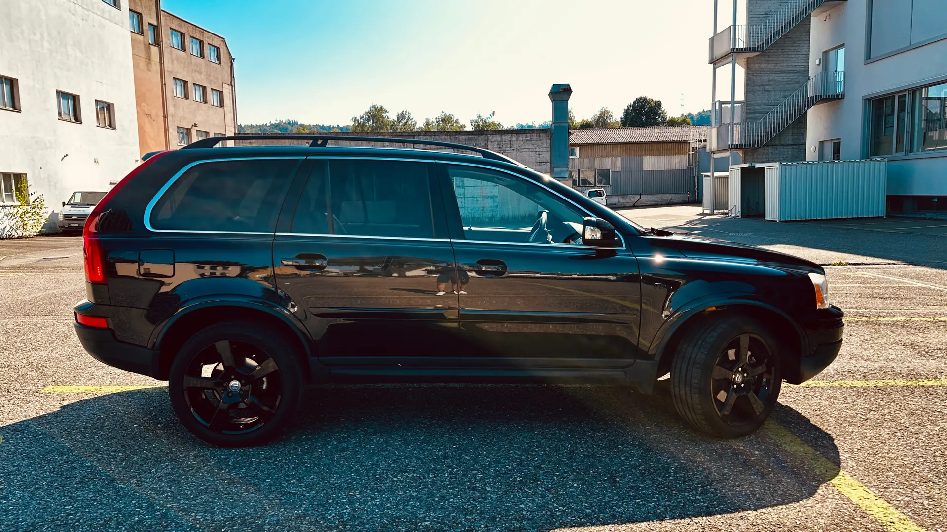 Volvo XC90 V8 AWD Sport — Le dernier V8 suédois, impeccable et régulièrement entretenu — vista esterna