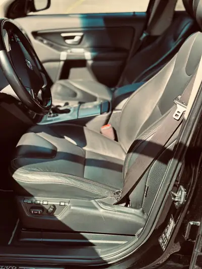 Volvo XC90 V8 AWD Sport — Le dernier V8 suédois, impeccable et régulièrement entretenu — Miniatura 8