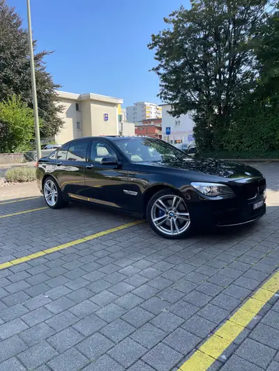 BMW 750d xDrive M-Paket — Berline de luxe diesel, sans sinistre — vista esterna