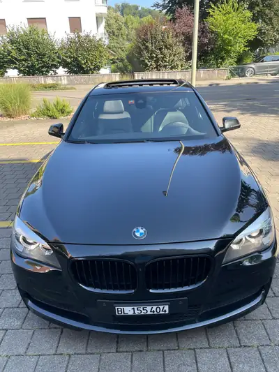 BMW 750d xDrive M-Paket — Berline de luxe diesel, sans sinistre — Miniatura 7
