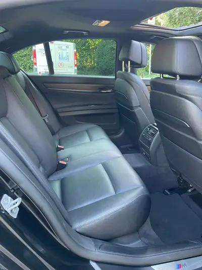 BMW 750d xDrive M-Paket — Berline de luxe diesel, sans sinistre — Miniatura 16