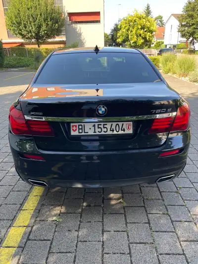 BMW 750d xDrive M-Paket — Berline de luxe diesel, sans sinistre — Miniatura 18