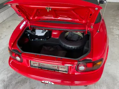 Mazda MX-5 1991 — Cabriolet sportif rouge, 55'000 km, sans sinistre — détail