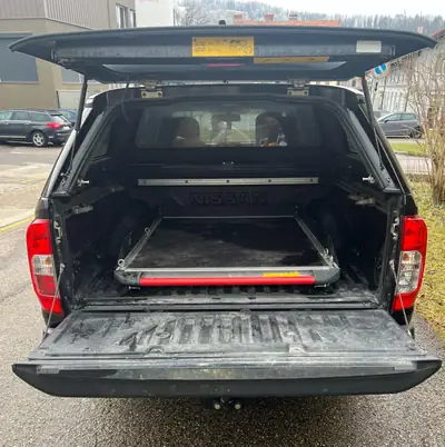 Nissan Navara Double Cab N-Guard — Pick-up 4WD robuste, 85000 km, sans accident — Innenraum
