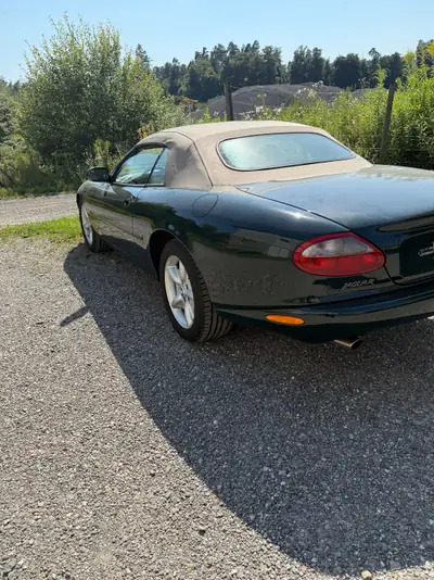 Jaguar XK8 Convertible 1997 — Cabriolet anglais de prestige, motorisation V8 puissante — Außenansicht