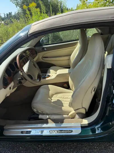 Jaguar XK8 Convertible 1997 — Cabriolet anglais de prestige, motorisation V8 puissante — Innenraum