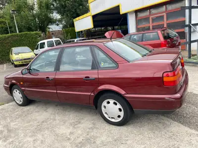 VW Passat 2000 Monte Carlo — Berline élégante des années 90, moteur 2.0L fiable — fianco