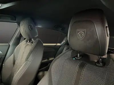 Peugeot 308 1.6 PHEV 180 GT — Hybride rechargeable, 10'000 km, design premium — Miniatur 10