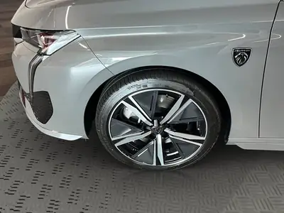 Peugeot 308 1.6 PHEV 180 GT — Hybride rechargeable, 10'000 km, design premium — Miniatur 16