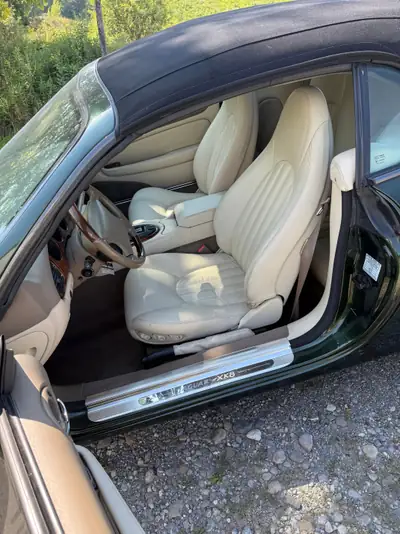 Jaguar XK8 Convertible 1997 — Roadster anglais mythique, moteur V8 puissant — arrière
