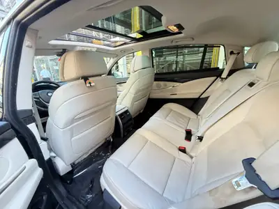 BMW 535 Gran Turismo 535i GT — Coupé-berline de prestige, récemment révisé — Innenraum