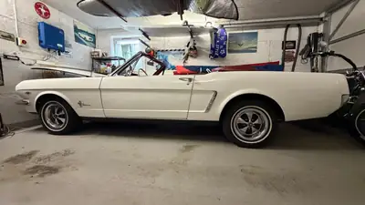 Ford Mustang Cabrio V8 1965 — Légende américaine, véhicule vétéran, 69 000 km — Thumbnail 13