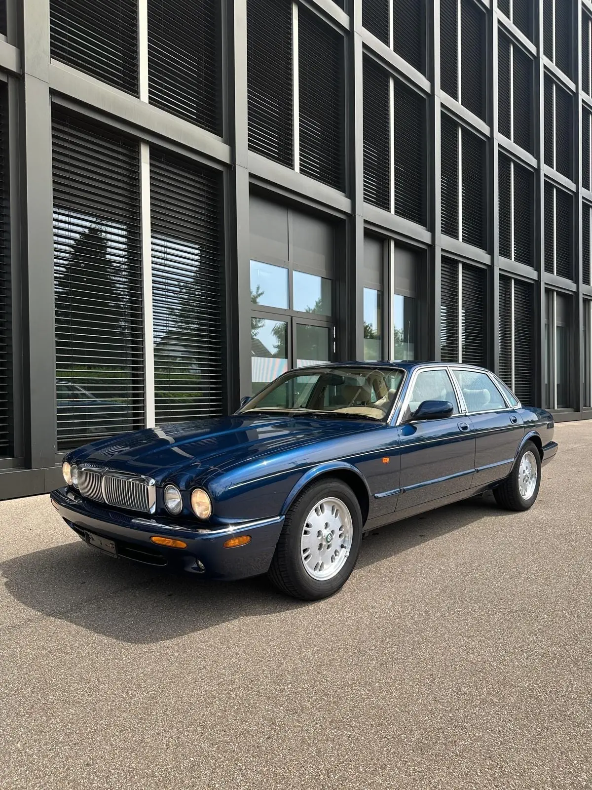 Jaguar XJ 4.0 Sovereign — Berline britannique de prestige, 162'000 km, moteur V8