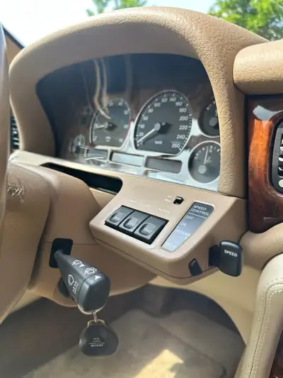 Jaguar XJ 4.0 Sovereign — Berline britannique de prestige, 162'000 km, moteur V8 — dettaglio