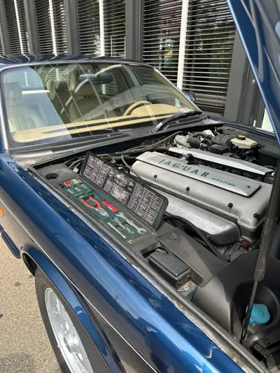 Jaguar XJ 4.0 Sovereign — Berline britannique de prestige, 162'000 km, moteur V8 — Miniatura 12