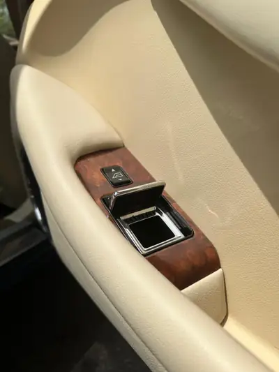 Jaguar XJ 4.0 Sovereign — Berline britannique de prestige, 162'000 km, moteur V8 — Miniatura 11